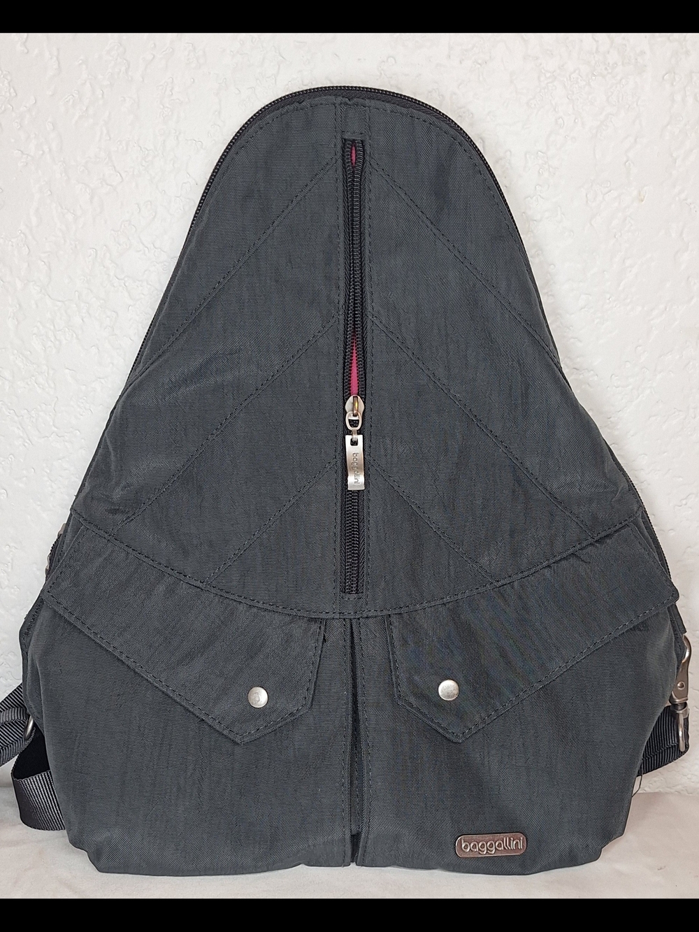 Baggallini Traverse sling backpack